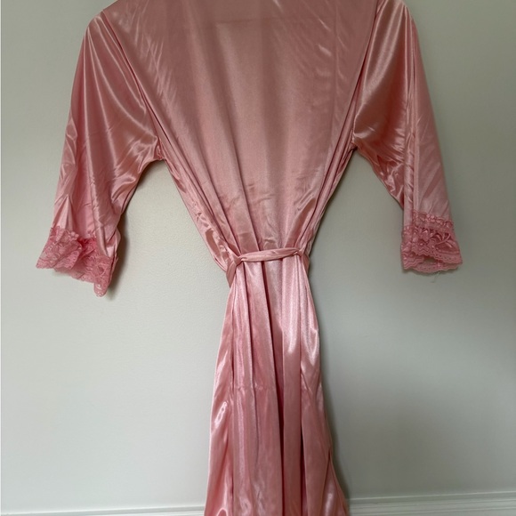 Predire Pink Satin Robe - Picture 5 of 7